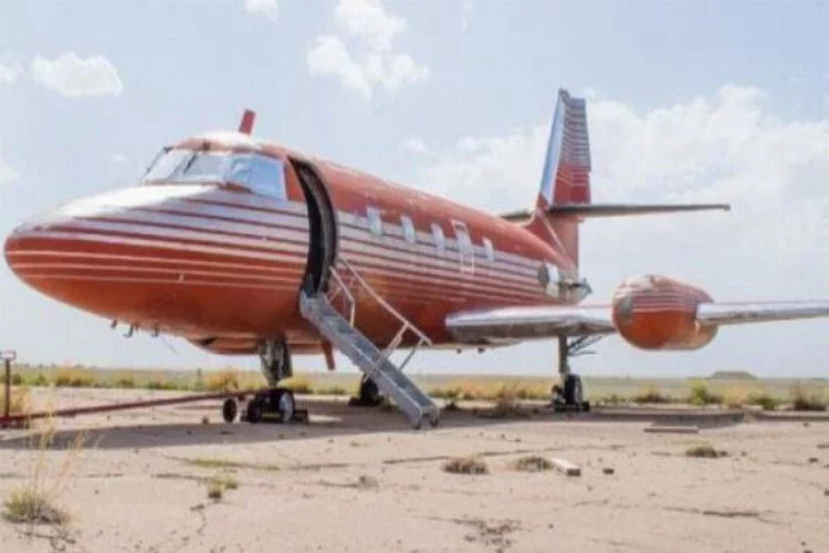 Elvis Presley'in özel uçağı yeniden açık arttırmada