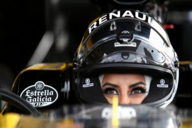 Tarihi görüntü! Suudi Arabistanlı kadın sürücü F1 aracı kullandı
