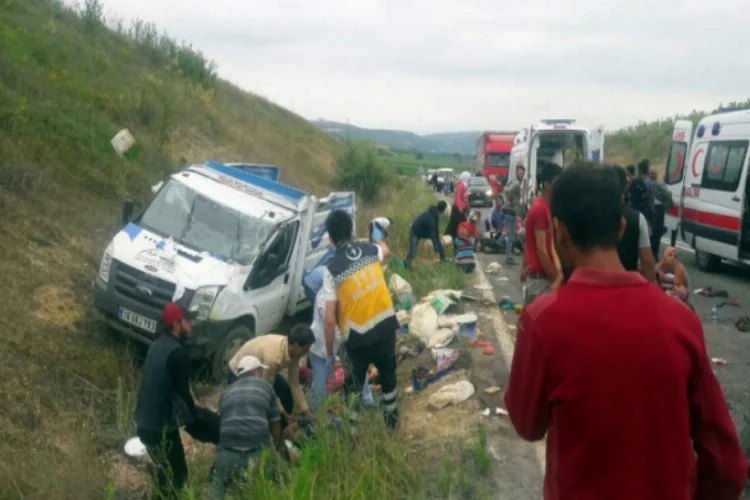 Bursa'da tarım işçilerini taşıyan kamyonet kaza yaptı! Ölüler ve yaralılar var