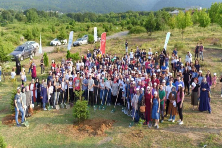 Bursa'da 'İdeal Gençlik'ten geleceğe 254 fidan
