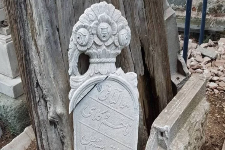 Bursa'da restorasyon sırasında büyük hata! Mezar taşları...