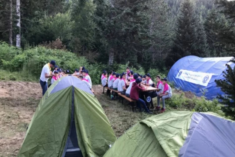 Bursa'da gençlerin kamp keyfi başladı