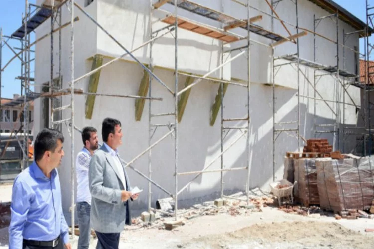 Tarihi Bursa evleri yeniden inşa ediliyor