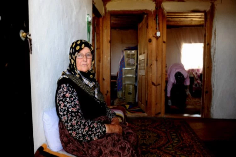Bursalı Bahriye teyze 50 yıldır dağ köyünde yalnız yaşıyor