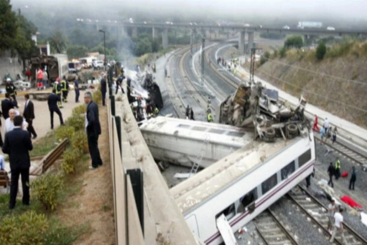 Tren kazasında ölü sayısı artıyor...