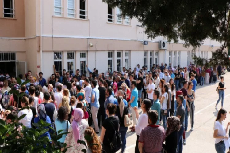Bursa'da zabıt katibi adayları, 'klavye' sınavında yarıştı