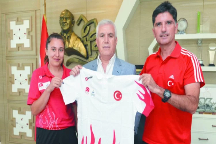 Bursa'ya gurur yaşatan sporculardan Başkan Bozbey'e ziyaret