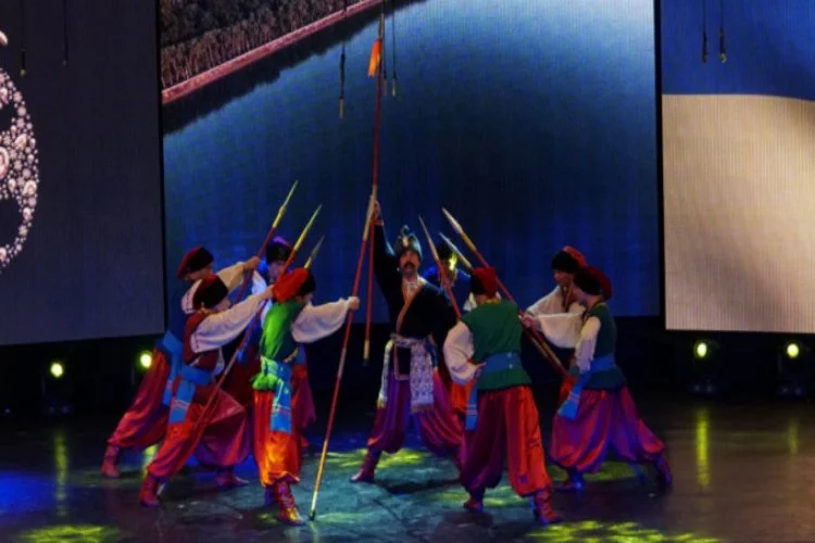 Bursa Altın Karagöz Halk Dansları Yarışması'nda yarı final heyecanı