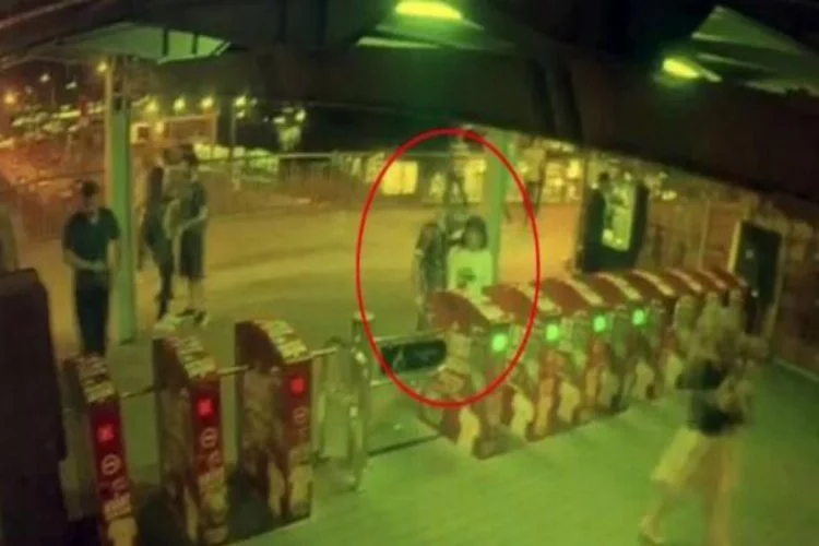 İğrenç olay metrobüs kamerasındaki görüntülerle ortaya çıktı!