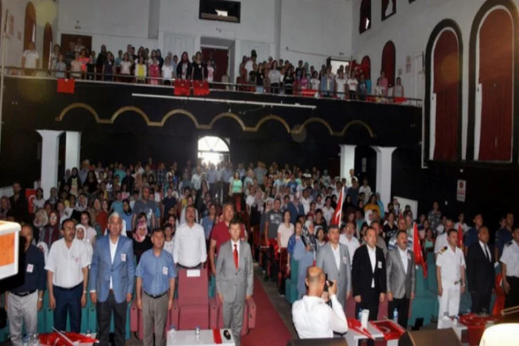 Bursa'da çocuklar 15 Temmuz şehitlerini dualarla andı
