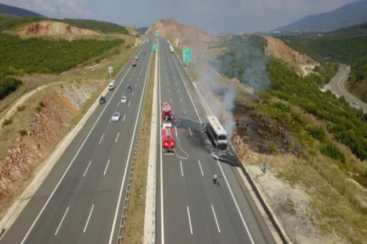 Bursa'da otoyolda korku dolu anlar! Yolcu otobüsü alev alev yandı