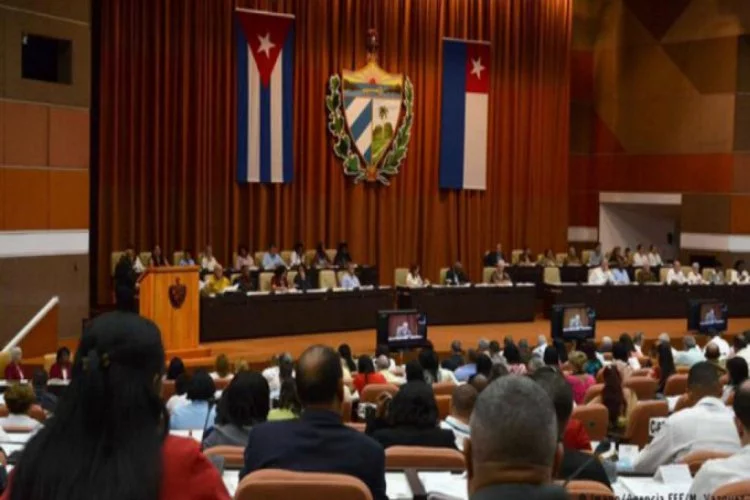 Küba komünizmi anayasasından çıkarıyor