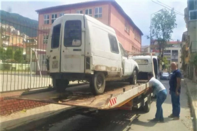 Bursa'da zabıtadan hurda araç temizliği