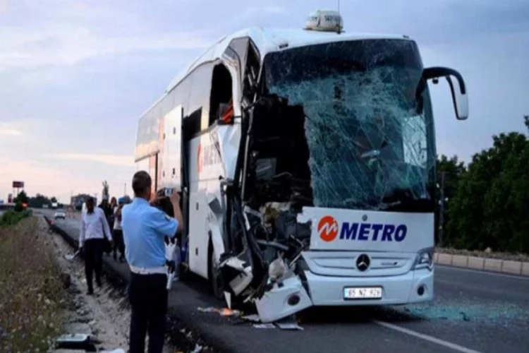 Korkunç kaza! Yolcu otobüsü TIR'a çarptı