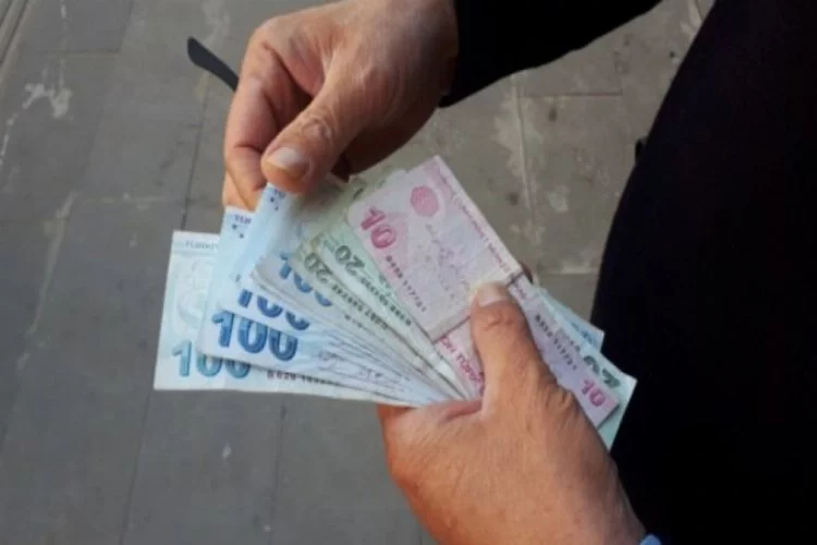 Emekliye bayram öncesi 1600 lira