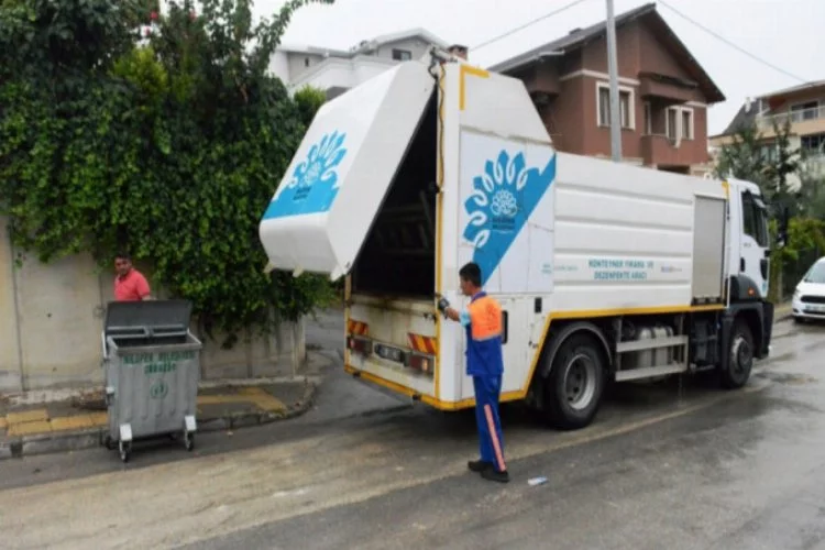 Bursa'da çöp konteynırları temizleniyor