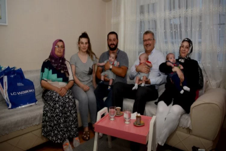 Bursa'da üçüz bebek sevinci yaşayan aileye sürpriz ziyaret