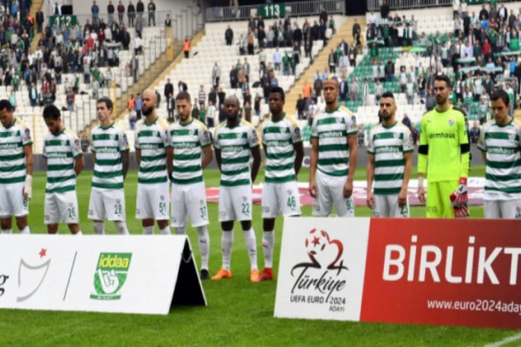 Bursaspor'da 10 oyuncu ile yollar ayrıldı, 4 transfer yapıldı