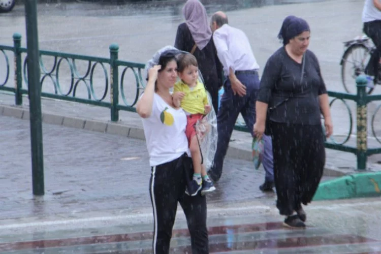 Bursa'da serinleten yağmur