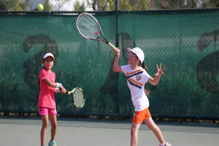 Tenis tutkunları Bursa'da buluşacak