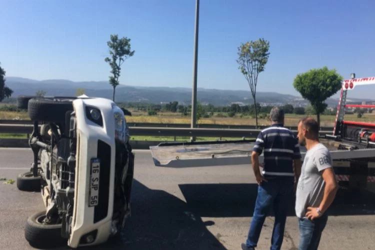 Bursa'da kamyonet takla attı! 2 yaralı...