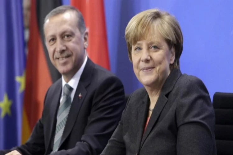 Merkel'den Türkiye'ye destek mesajı