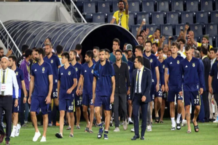 Fenerbahçeli iki futbolcu takımla bağlarını tamamen kopardı
