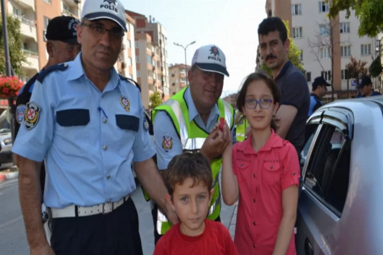 Bursa'da hatalı sürücüye kırmızı düdük uygulaması