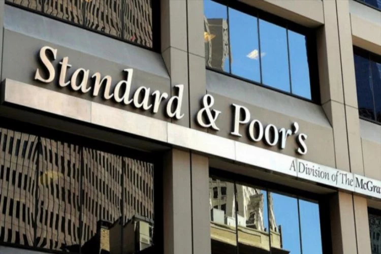 Standard & Poor's, Türkiye'nin kredi notunu düşürdü