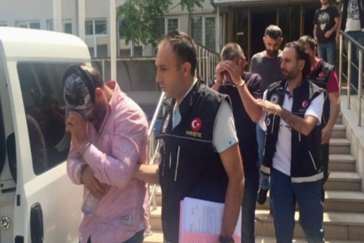 Bursa'da uyuşturucu tacirlerine şok baskın