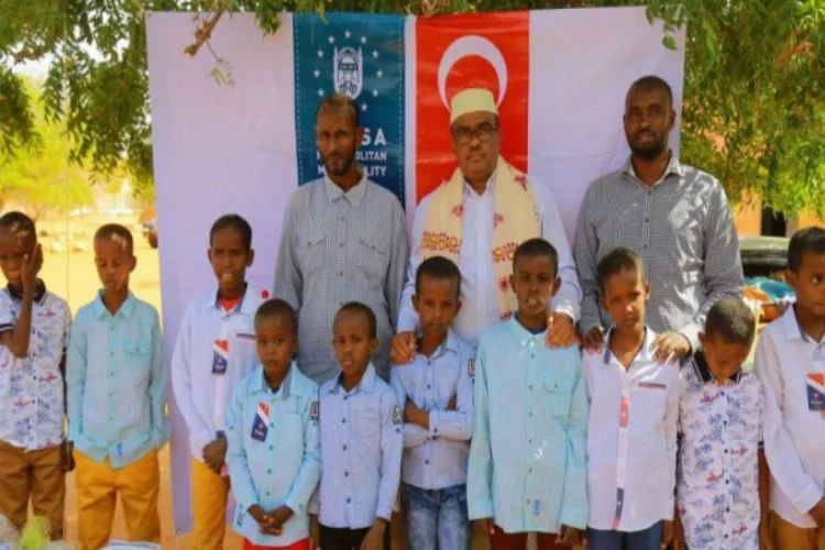 Somalili çocukların bayramlıkları Bursa'dan