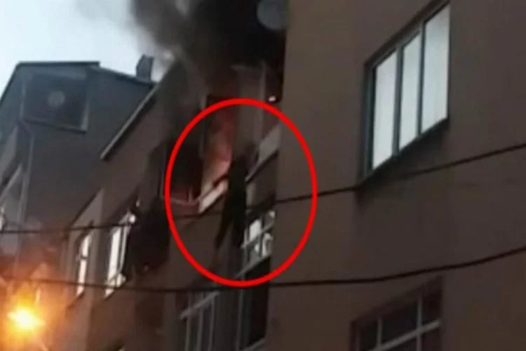 Yangında mahsur kalan iki kadın 3. kattan atladı
