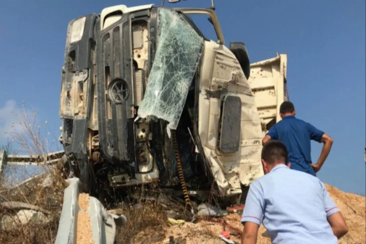 Bursa'da feci kaza! Sürücü hayatını kaybetti