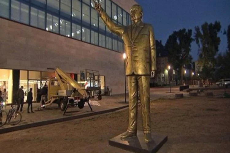 Almanya'ya Cumhurbaşkanı Erdoğan'ın heykeli dikildi