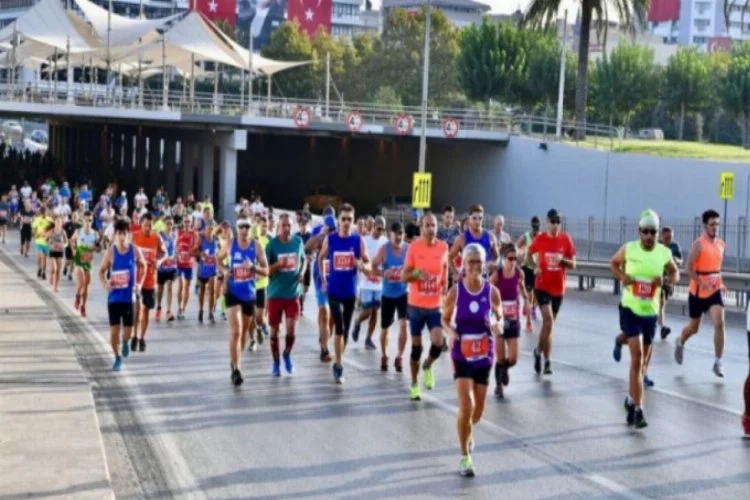 Uluslararası  İzmir Yarı Maratonu başlıyor