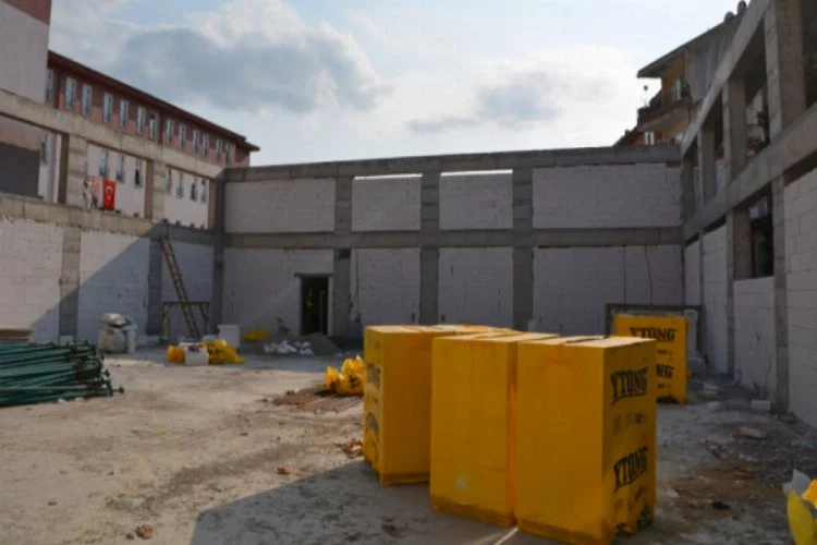 Bursa'da Naim Süleymanoğlu Spor Salonu inşaatı devam ediyor