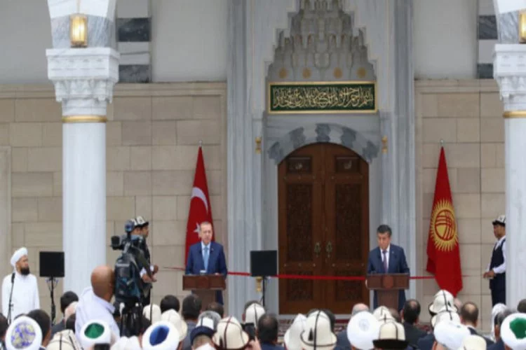 ''Bu eser Türk halkından Kırgız halkına hediyedir''
