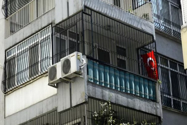 Brunson'ın ev hapsinde tutulduğu eve Türk bayrağı asıldı