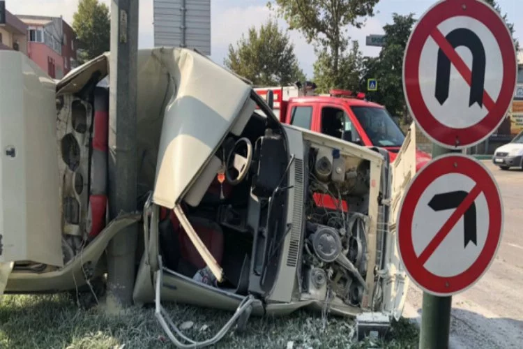 Bursa'da feci kaza! Otomobil kağıt gibi yırtıldı
