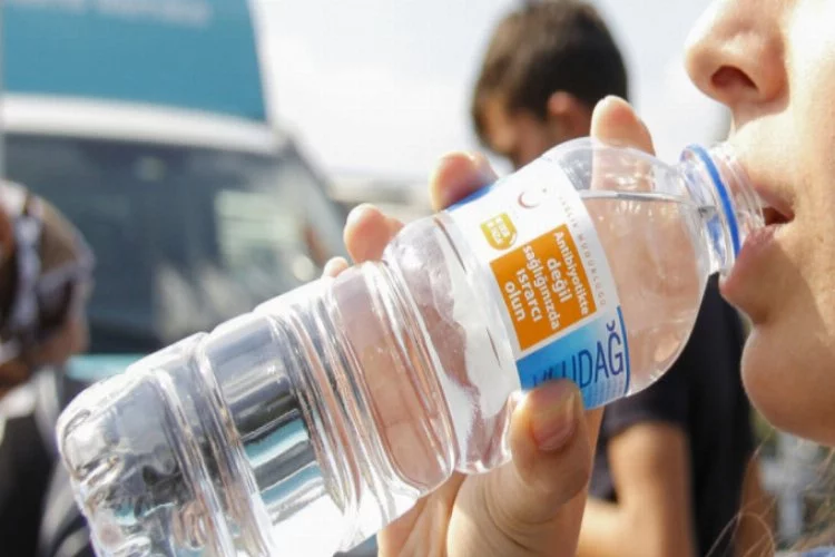Bursa'da su şişelerine gereksiz ilaç kullanımına karşı uyarı etiketi