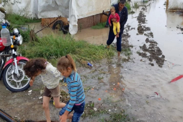 Bursa'da sel baskını! Çocuklar son anda kurtarıldı