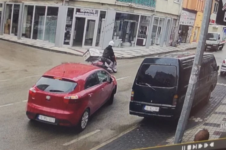 Bursa'da motosikletle otomobil çarpıştı! O anlar saniye saniye görüntülendi