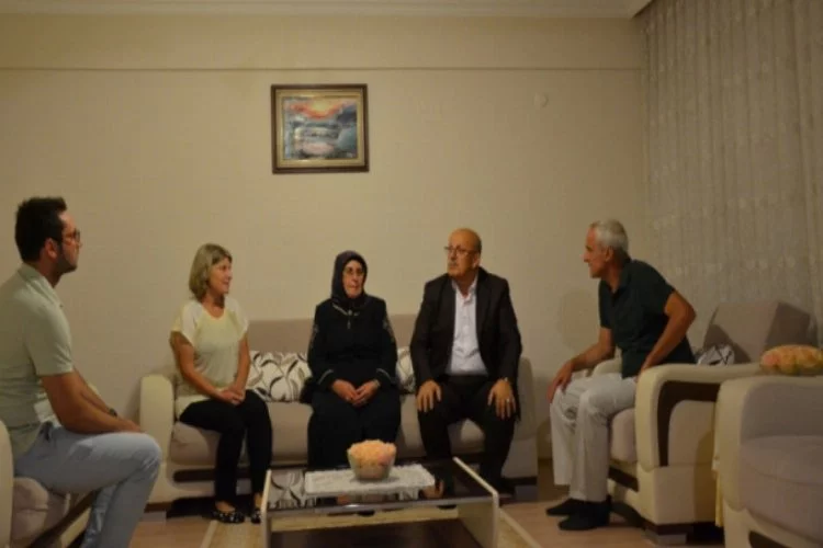 İznik Belediye Başkanı Osman Sargın, çay davetlerini geri çevirmiyor