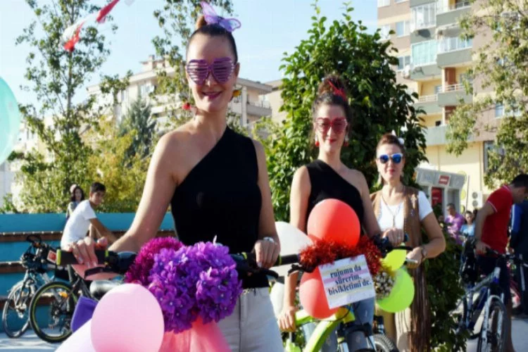 Bursa'da "Süslü Kadınlar Bisiklet Turu" etkinliği