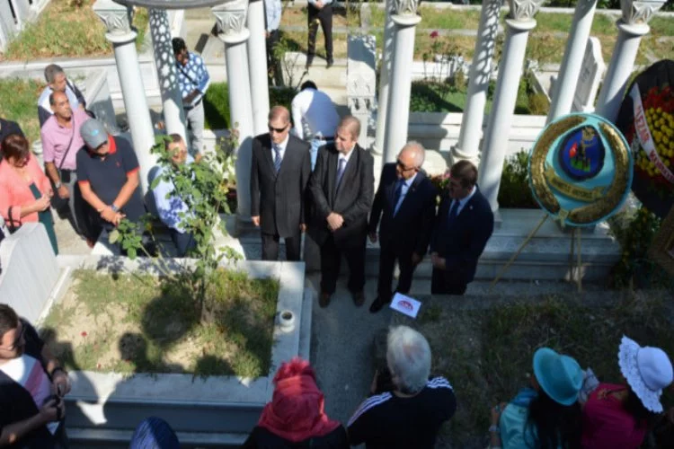 Sanat güneşi Bursa'da mezarı başında anıldı