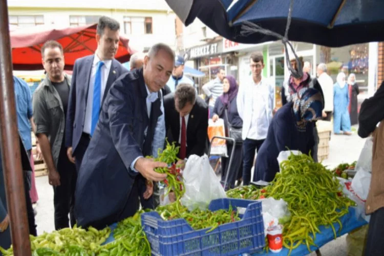 Efkan Ala, Bursa'da pazarda alışveriş yaptı