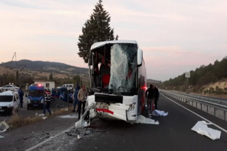 Bursa plakalı yolcu otobüsünde feci kaza! Ölü ve çok sayıda yaralı var