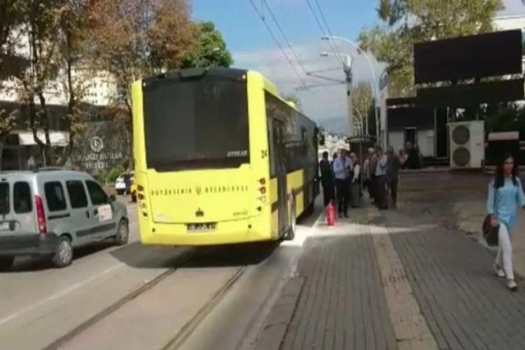 Bursa'da belediye otobüsü seyir halinde alev aldı!