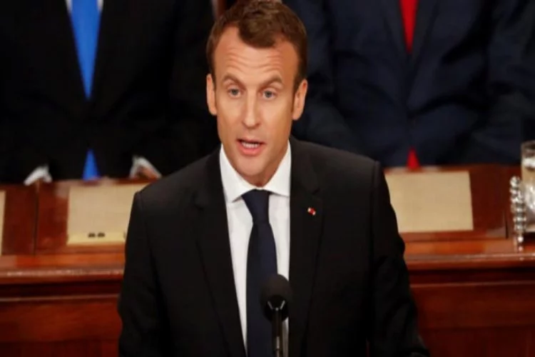 Macron, İçişleri Bakanı Collomb'un istifasını reddetti