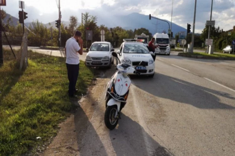 Bursa'da motosiklet otomobille çarpıştı